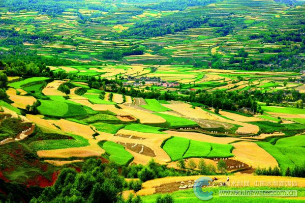 我國第一個(gè)梯田化模范縣——莊浪梯田