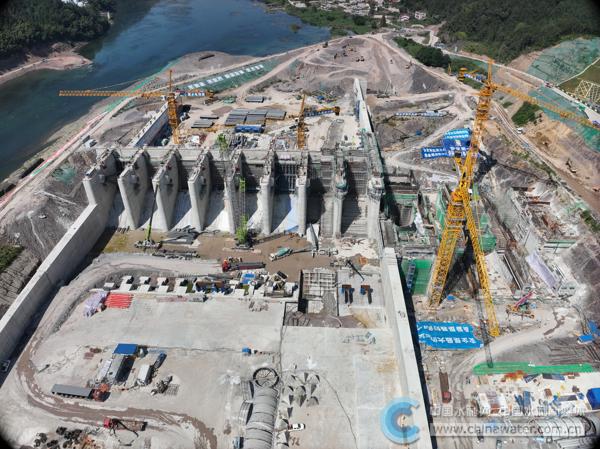 湖南資水金塘沖水庫樞紐工程一期泄水閘全面封頂 本報通訊員 李豪 攝