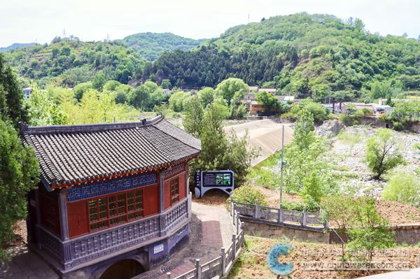 ①閘室上的“梅惠渠”題字